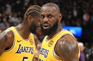 大众娱乐彩票app下载-夸梅：艾顿突然不会打球了 詹姆斯不给他球&amp;被人随便过让艾顿补防