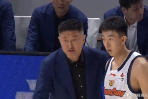 大众娱乐彩票app下载-杜润旺保底还能打5年！广东队锋线群惨遭蹂躏，连球迷都破防了！