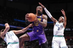 大众娱乐彩票app下载-湖人冲冠无望？战西部前六仅2胜8负：哈姆束手无策