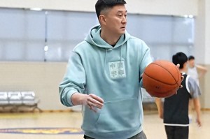 大众娱乐彩票app下载-广东队训练！胡明轩苦练三分球 杜锋很严肃 徐杰不吭声